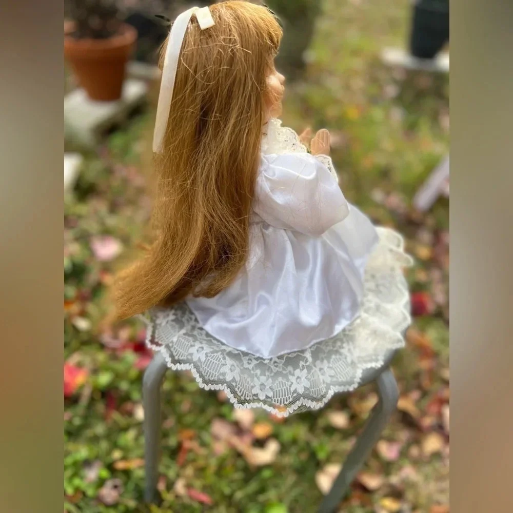 Prayer doll in christening‎ gown and slippers precious!
